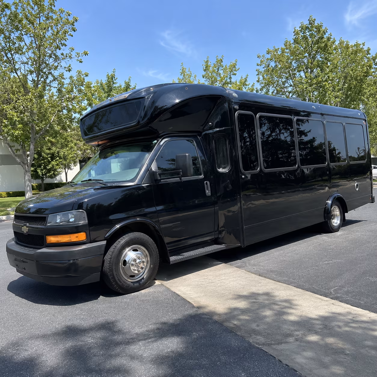 union city 15 passenger party bus